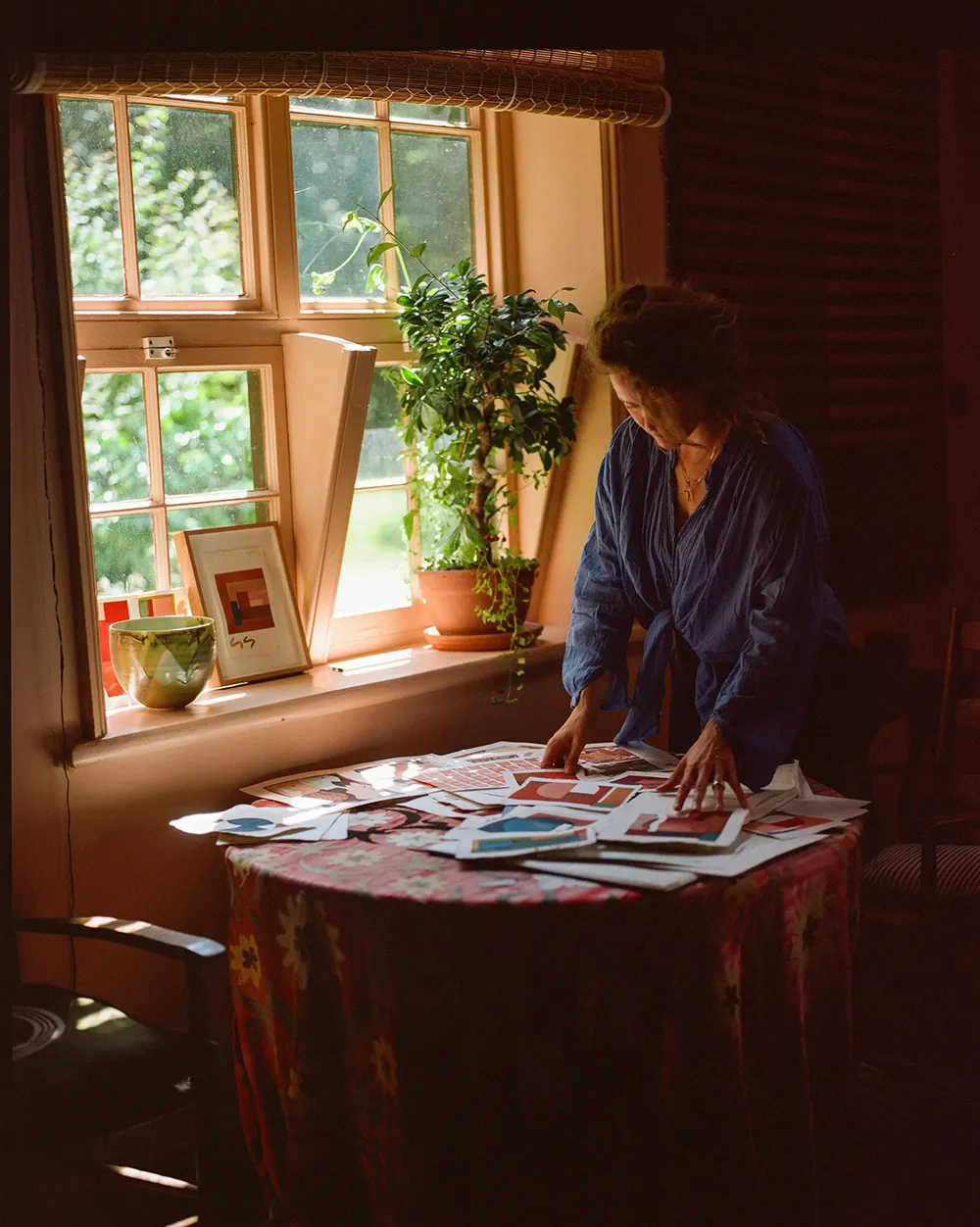 Expressive Paint Colors in the Design of a Rural Cottage in England - Gallery image 7