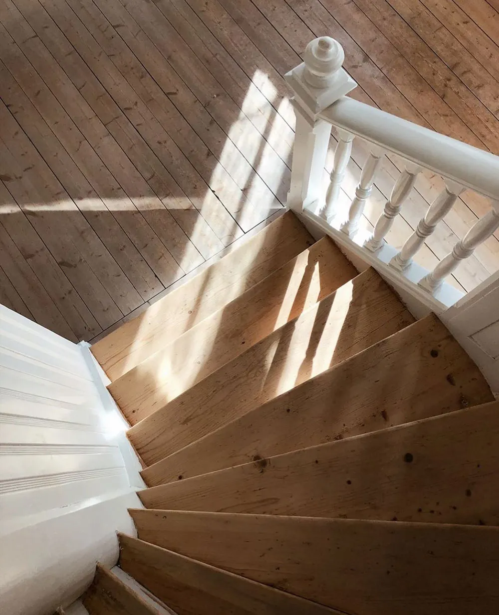 Mar de acogedora en los interiores de un cómodo coto sueco - Gallery image 11