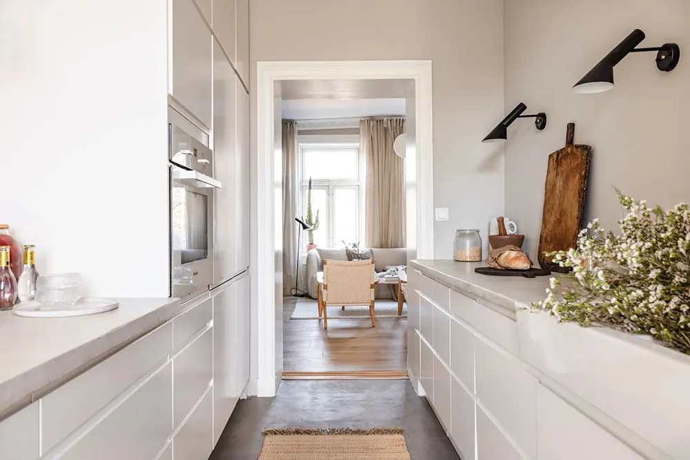 Intérieur scandinave chaud avec mur sombre en vedette (69 m²) - Gallery image 9