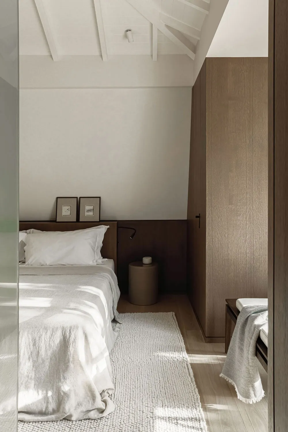 Style moderne et élégant dans des tons laitiers à Londres - Gallery image 17