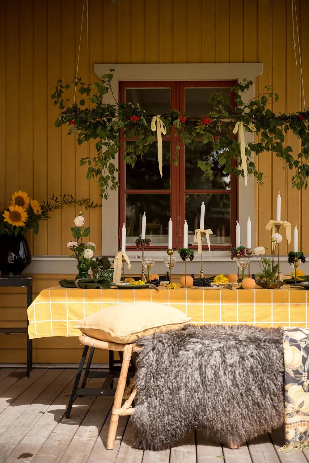 Charmant cottage suédois avec des murs floraux et des motifs ethniques - Gallery image 1