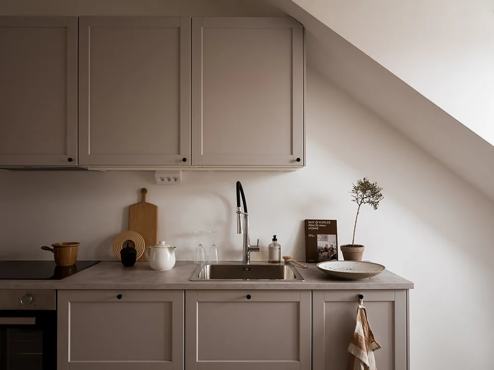 Маленькая квартира-студия на чердаке с нежным интерьером (35 кв. м) - Gallery image 18