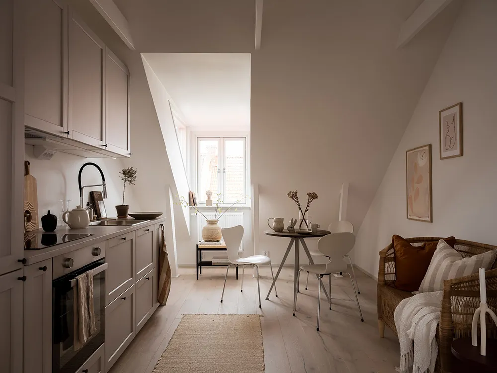 Маленькая квартира-студия на чердаке с нежным интерьером (35 кв. м) - Gallery image 14