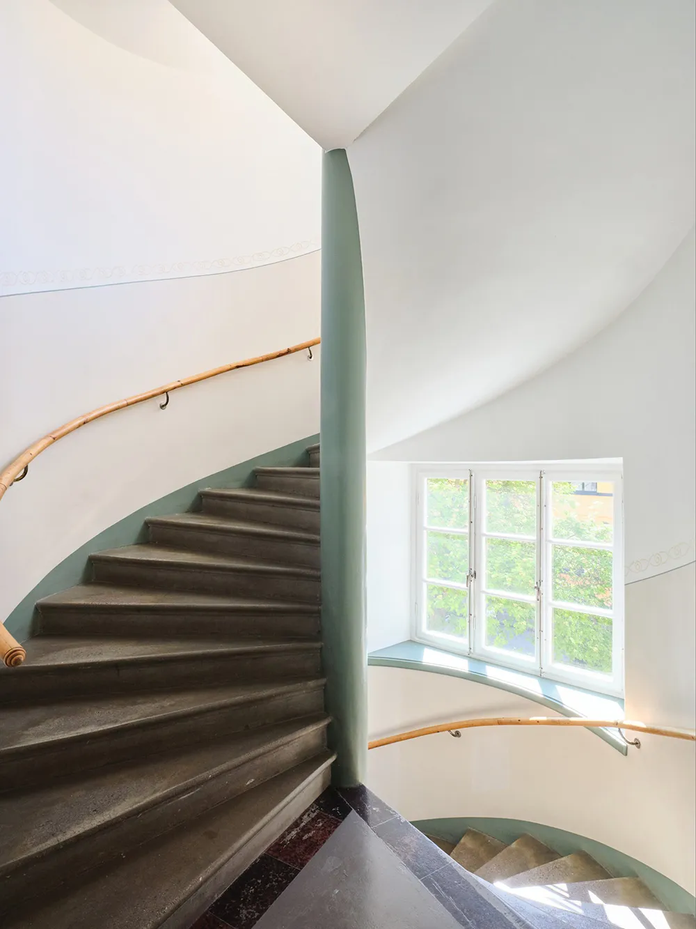 Маленька шведська квартира з ніжним інтер'єром та плямистим диваном (38 кв. м) - Gallery image 20