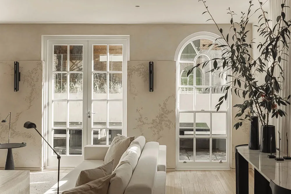 Style moderne et élégant dans des tons laitiers à Londres - Gallery image 7