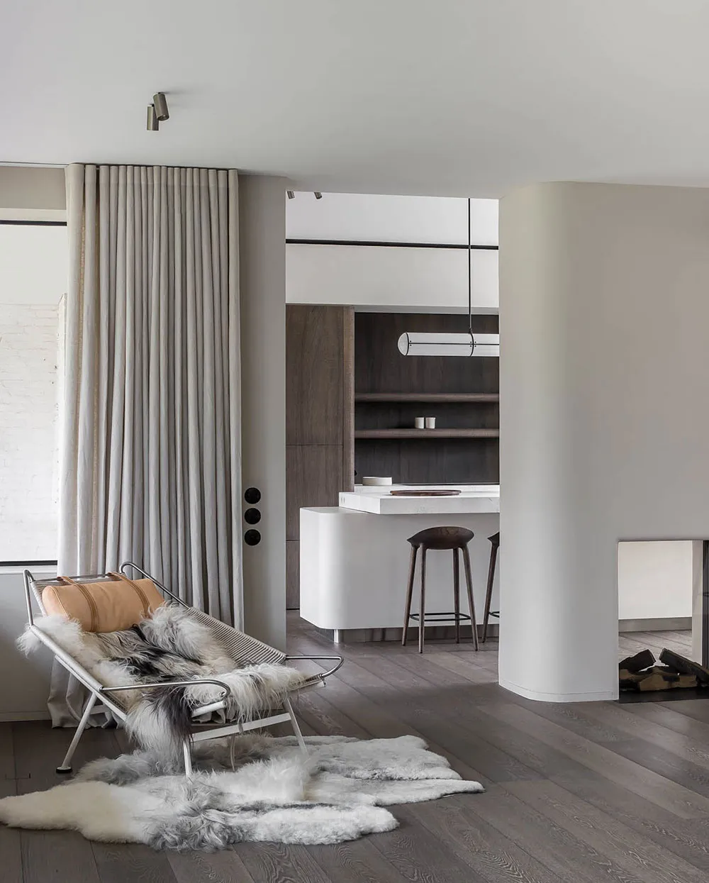 Weicher Minimalismus in der Gestaltung eines modernen Hauses in Amsterdam - Gallery image 11