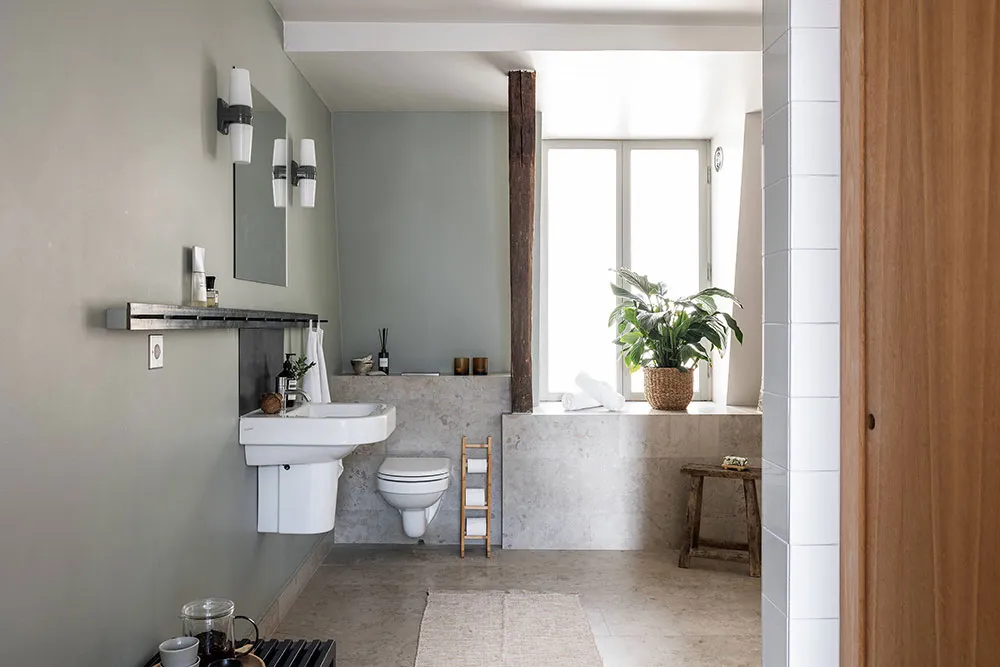 Эффектная мансарда с балками в Стокгольме - Gallery image 17