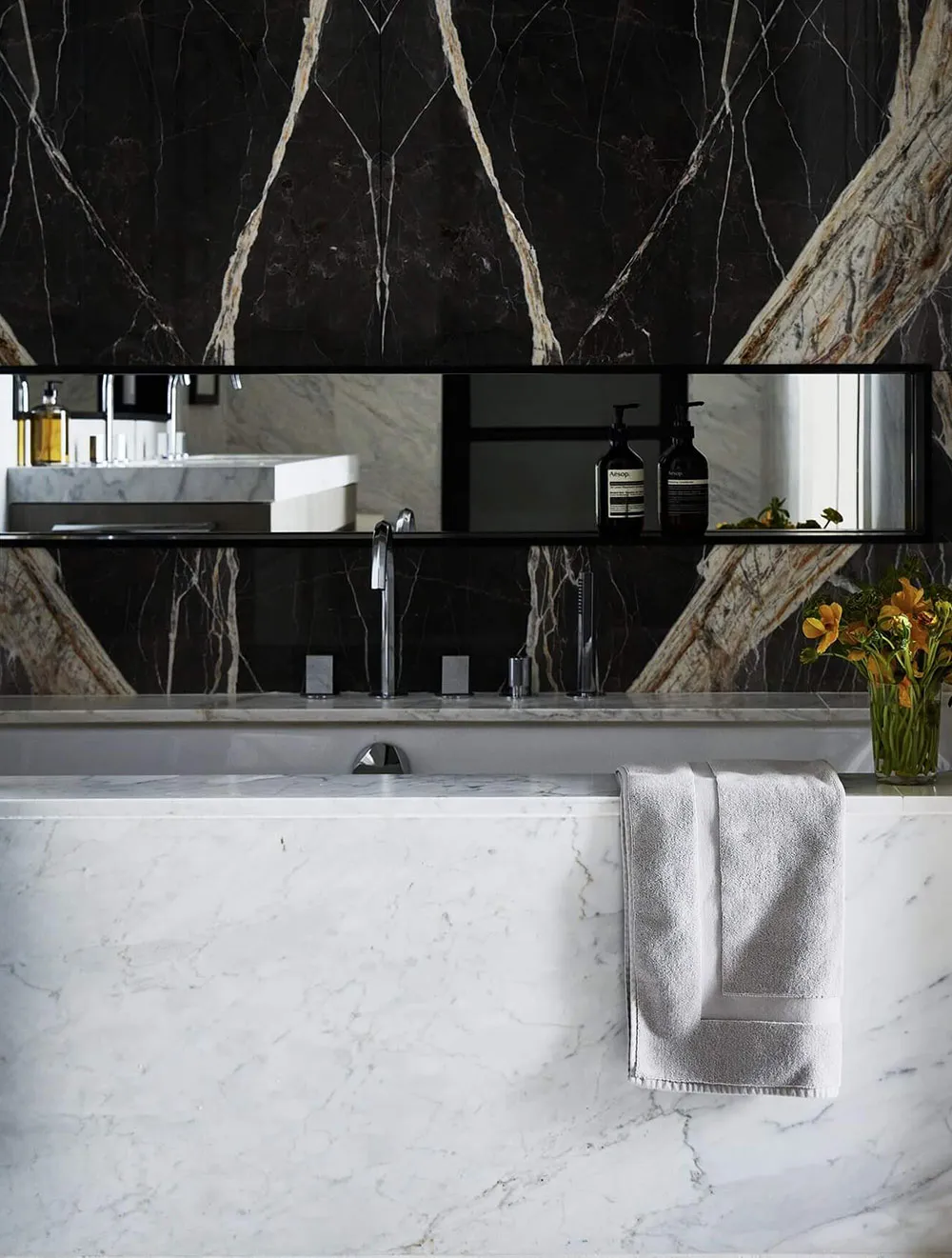 Miks amerykańskiego i skandynawskiego stylu w designie wykwintnych apartamentów w Nowym Jorku - Gallery image 14