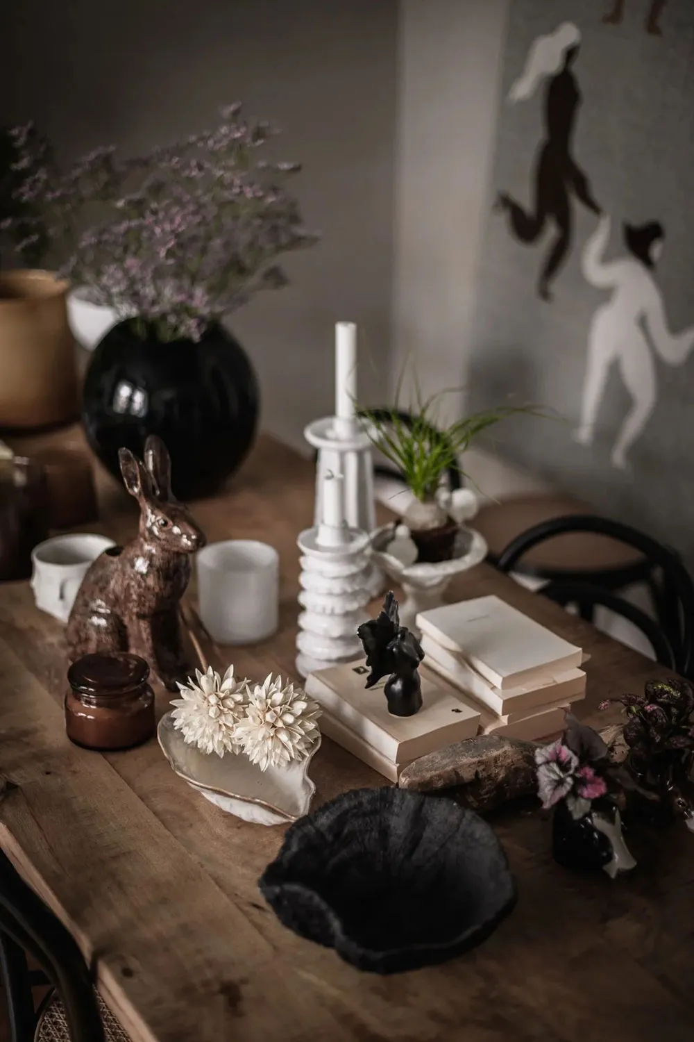 Atmosferyczny skandynawski wnętrze z ciemnym sufitem (81 m²) - Gallery image 6