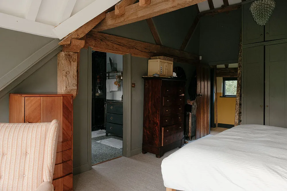 Jasne i ciepłe wnętrza byłego starego ambaru w Anglii - Gallery image 25