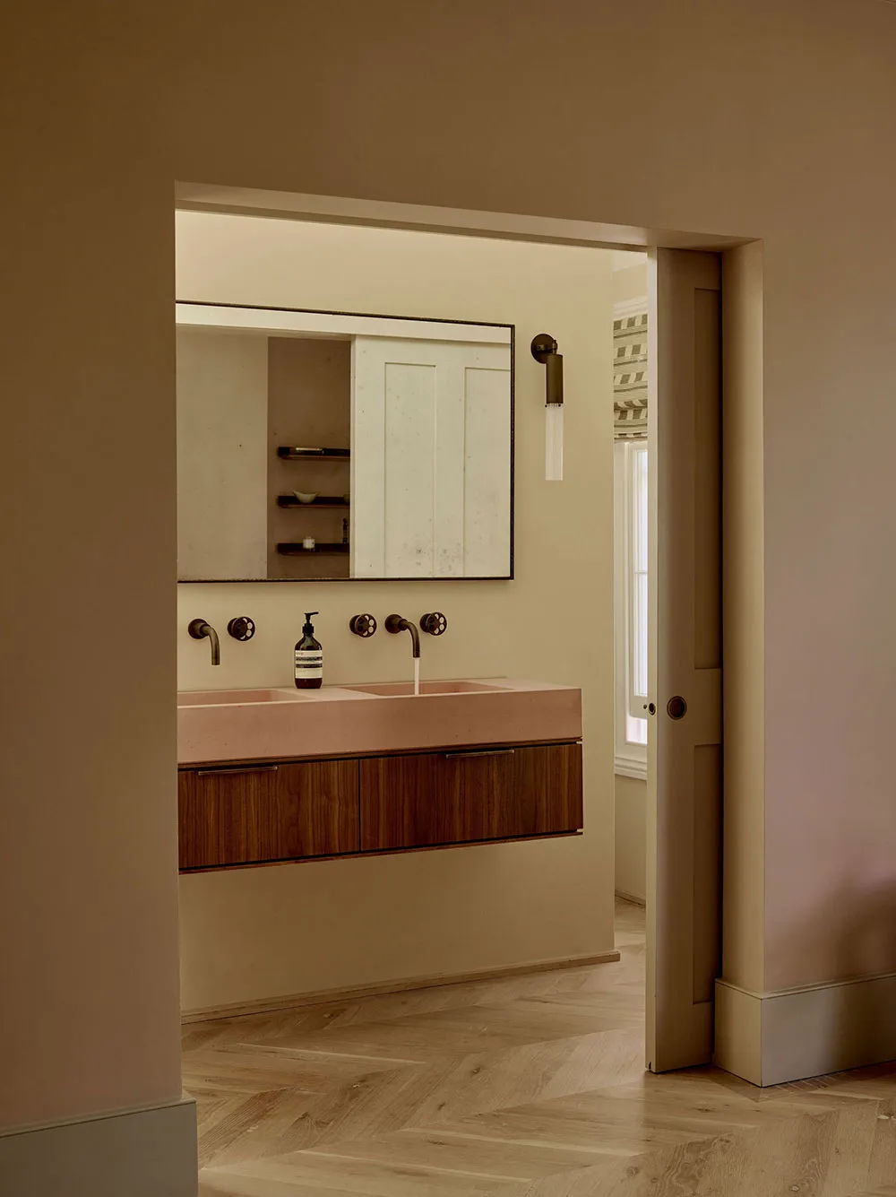 Ciepłe odcienie i eleganckie detale: taunhaus rodziny w Londynie - Gallery image 8