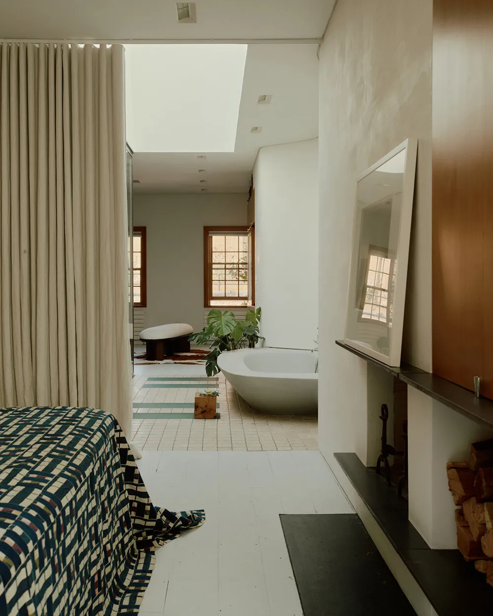 Miks stylów i słoneczny świat w wnętrzach niezwykłego taunhouse'a w Nowym Jorku - Gallery image 16