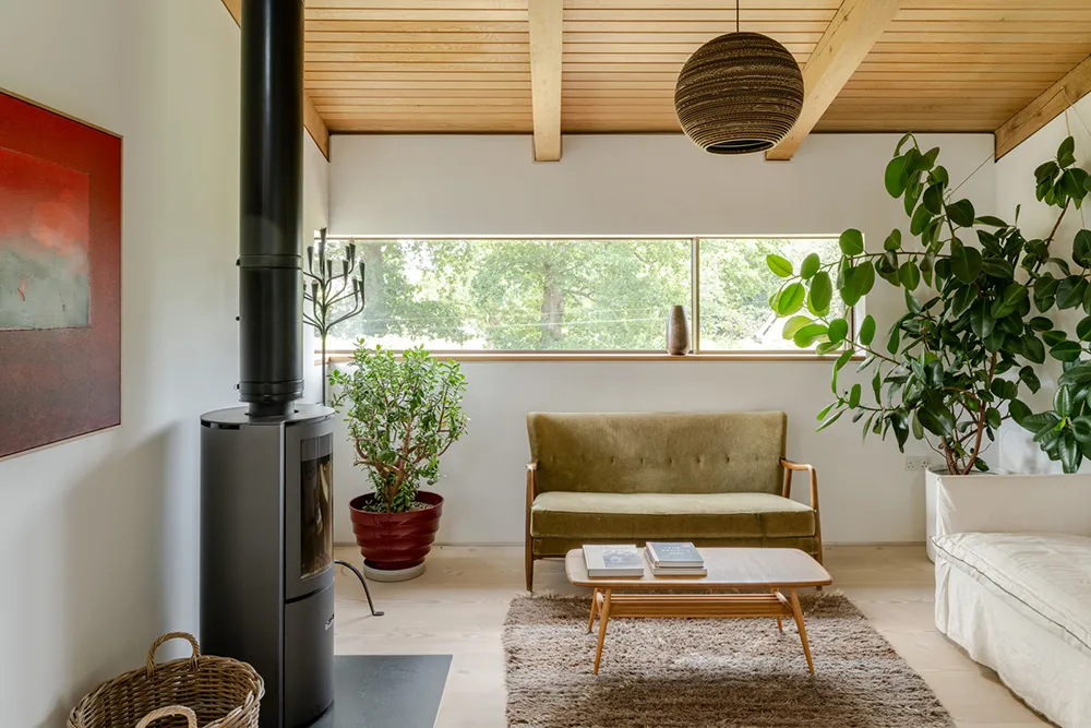 Modernes Holzhaus des Designers in Einklang mit der Natur - Gallery image 16