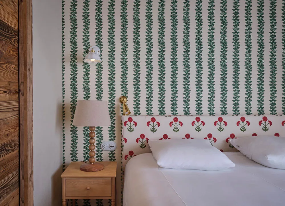 Mix of Traditional Alpine Motifs and Modern Decor: Bright Chalet in Mежeve - Gallery image 12