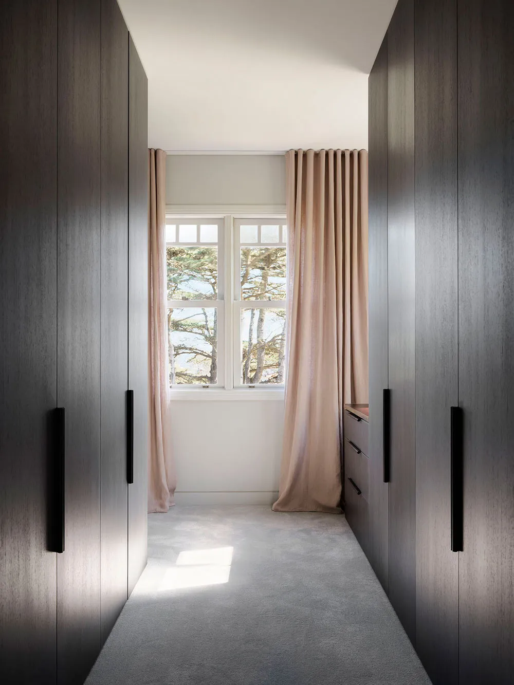 Fenêtre de plafond circulaire et cuisine en marbre : rénovation d'une maison des années 1930 à Sydney - Gallery image 16