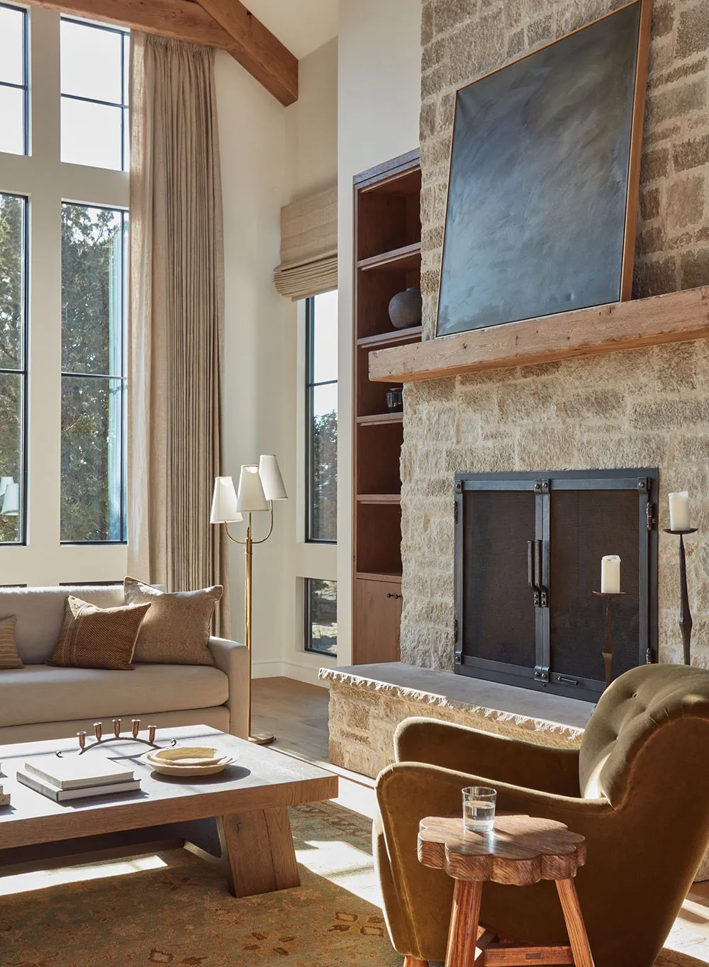 Interior acogedor en tonos beige y marrón en Oregon - Gallery image 5