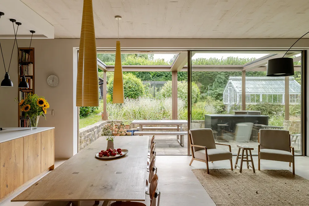 Modernes Holzhaus des Designers in Einklang mit der Natur - Gallery image 5