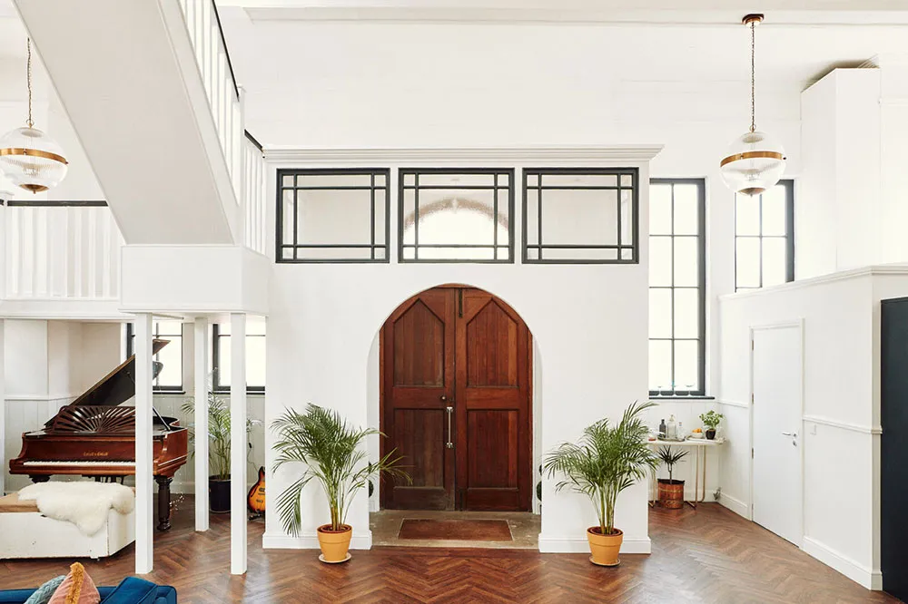 Un magnifique loft moderne dans un ancien bâtiment ecclésiastique en Angleterre - Gallery image 5