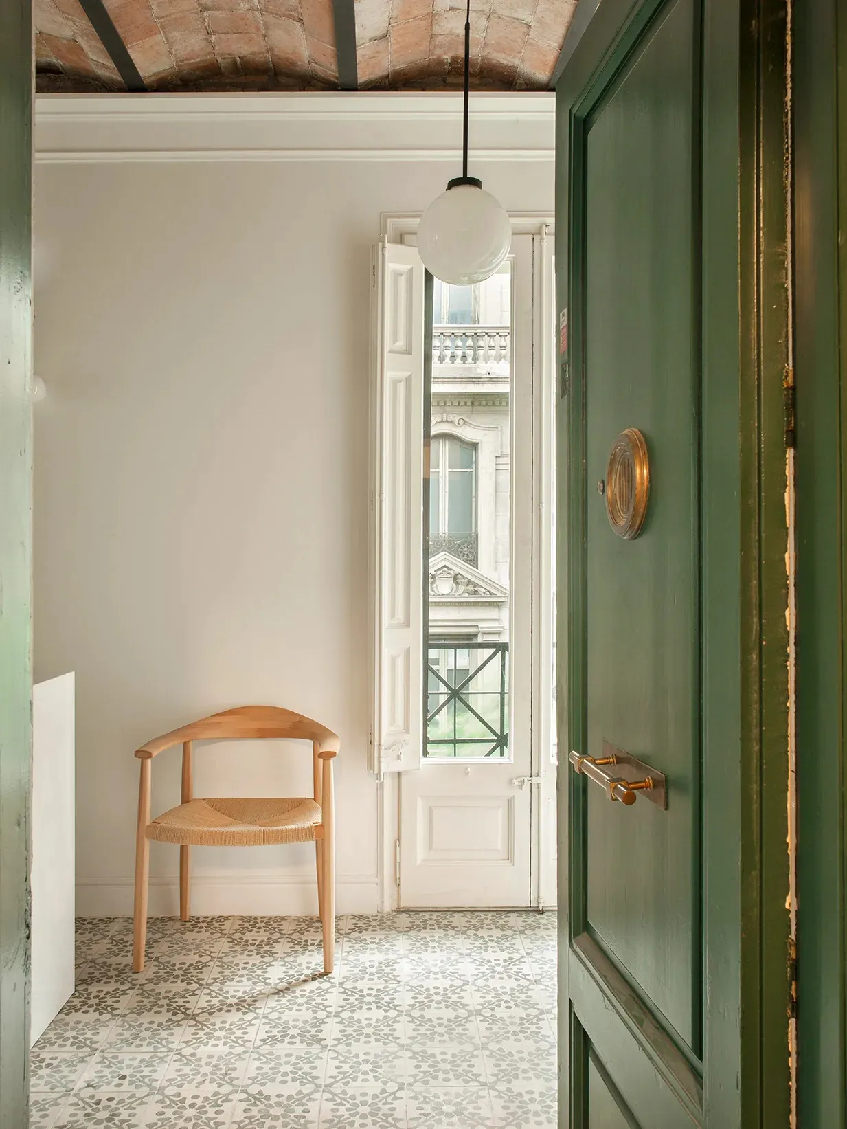 Armaduras y distribución inusual: apartamento de un blogger en Barcelona - Gallery image 10