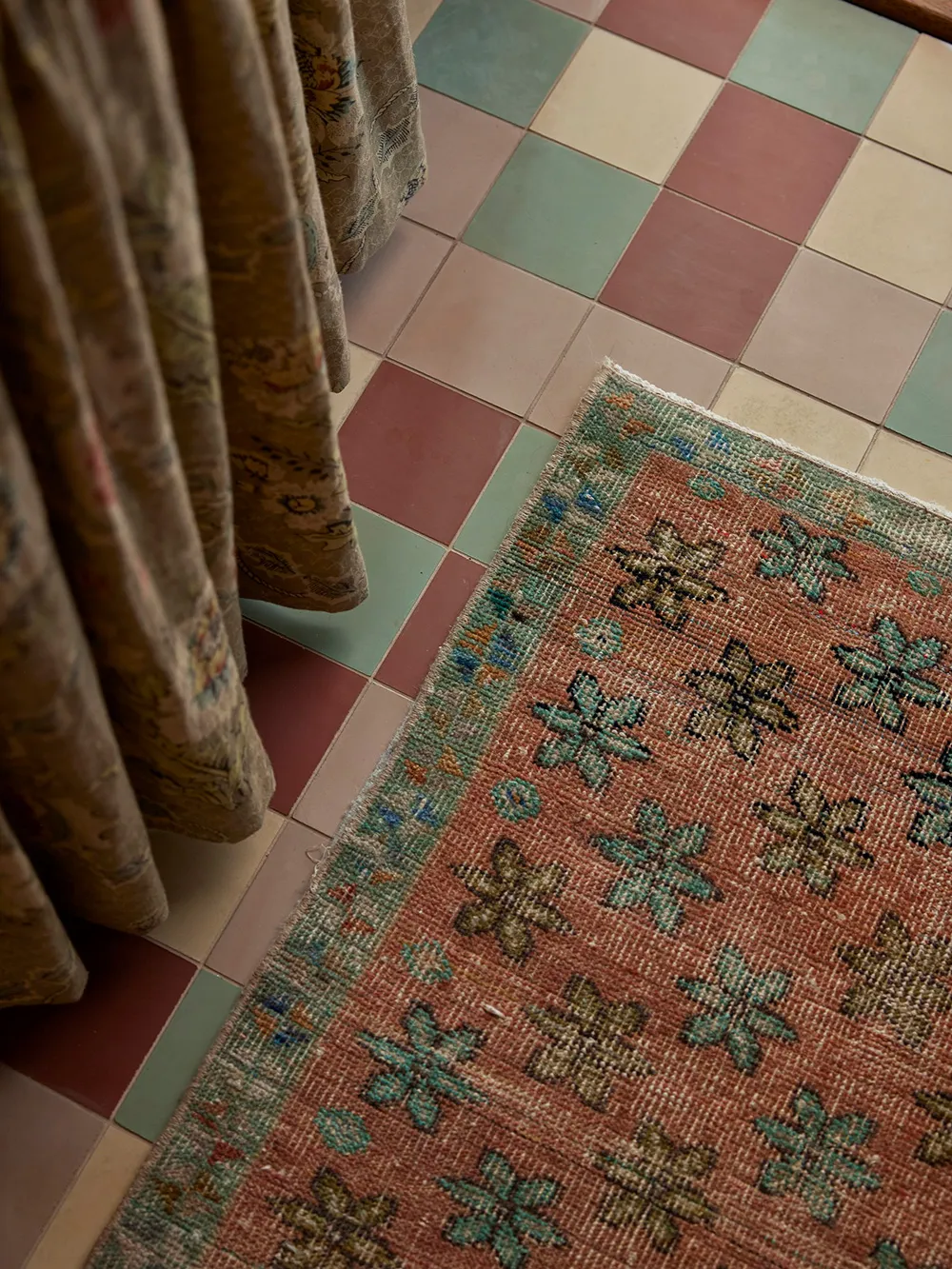 मजबूत लेकिन आरामदायक: मैसाचुसेट्स में एक विक्टोरियन शैली के घर का नवीनीकरण - Gallery image 14