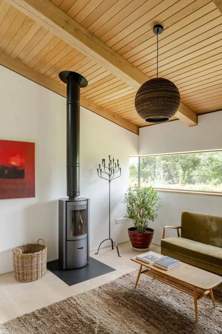 Modernes Holzhaus des Designers in Einklang mit der Natur - Gallery image 17
