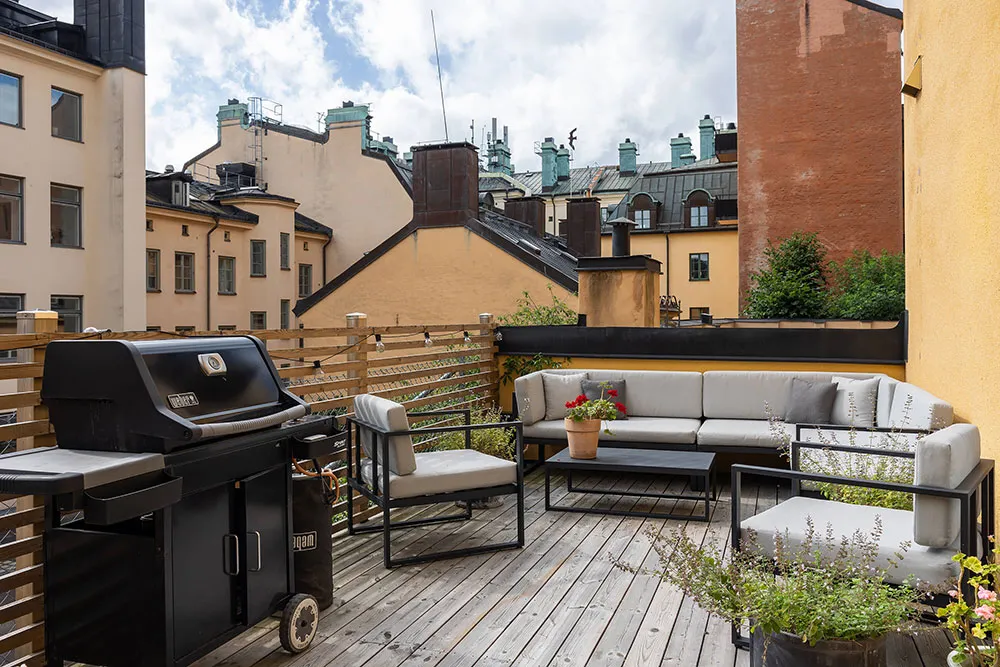 Эффектная мансарда с балками в Стокгольме - Gallery image 24