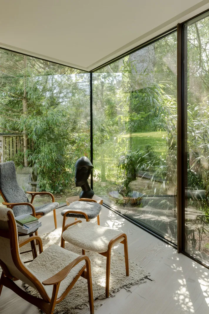 Modernes Holzhaus des Designers in Einklang mit der Natur - Gallery image 12