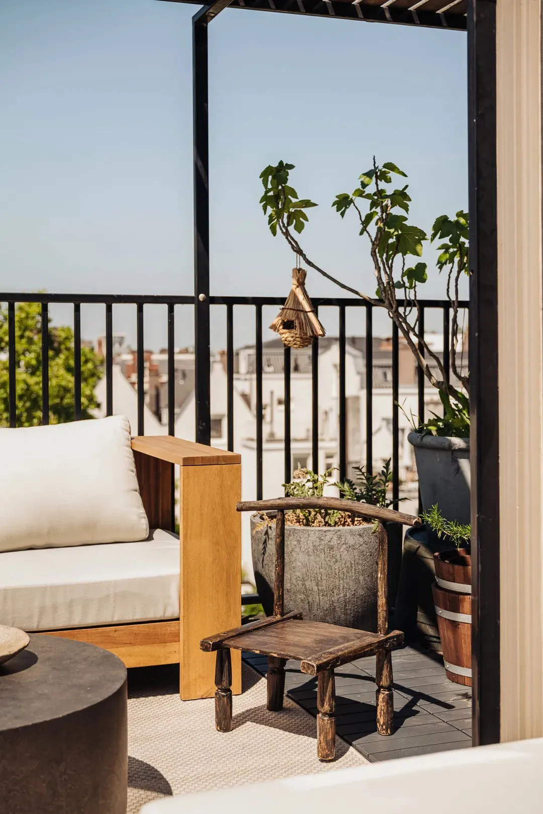 Naturalny minimalizm w designie mieszkania w domu na kanale w Amsterdamie - Gallery image 37