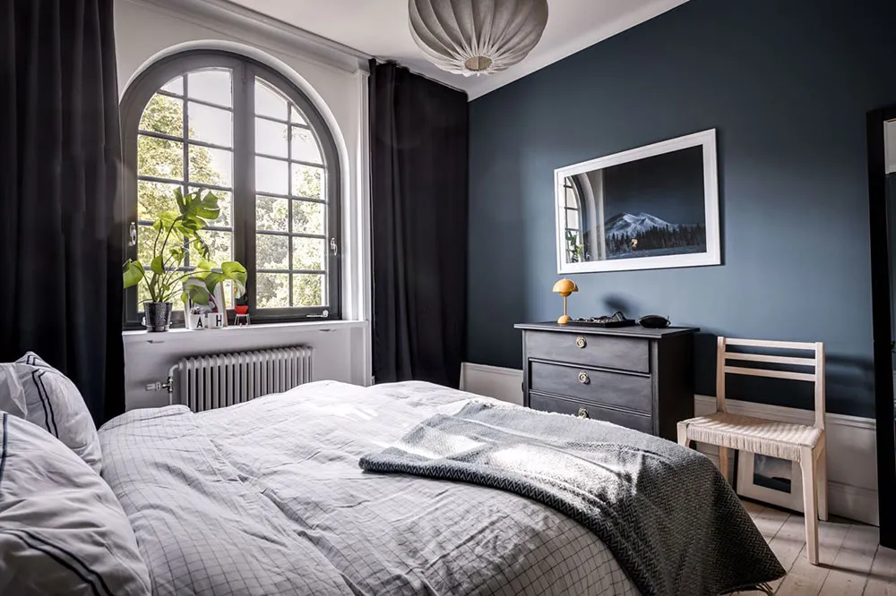 Estilos de contraste cromático en el diseño de un apartamento inusual en Suecia (73 m²) - Gallery image 16