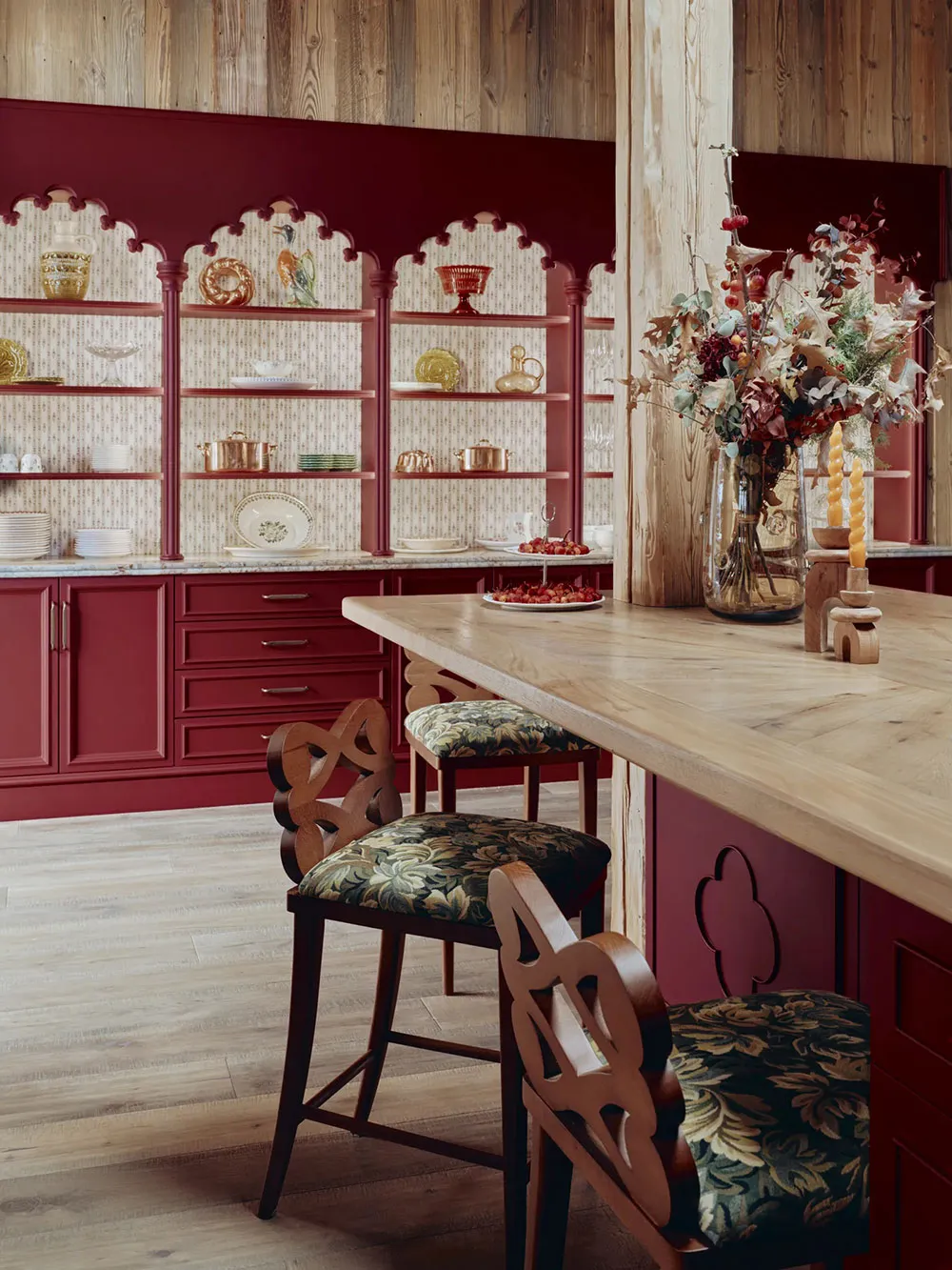 Mix of Traditional Alpine Motifs and Modern Decor: Bright Chalet in Mежeve - Gallery image 6