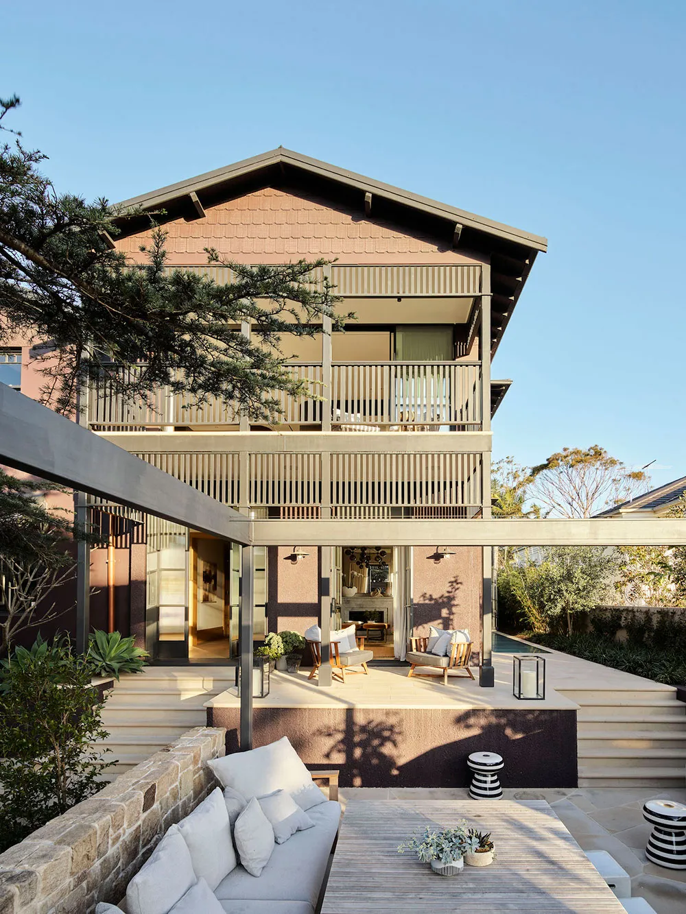 Fenêtre de plafond circulaire et cuisine en marbre : rénovation d'une maison des années 1930 à Sydney - Gallery image 1