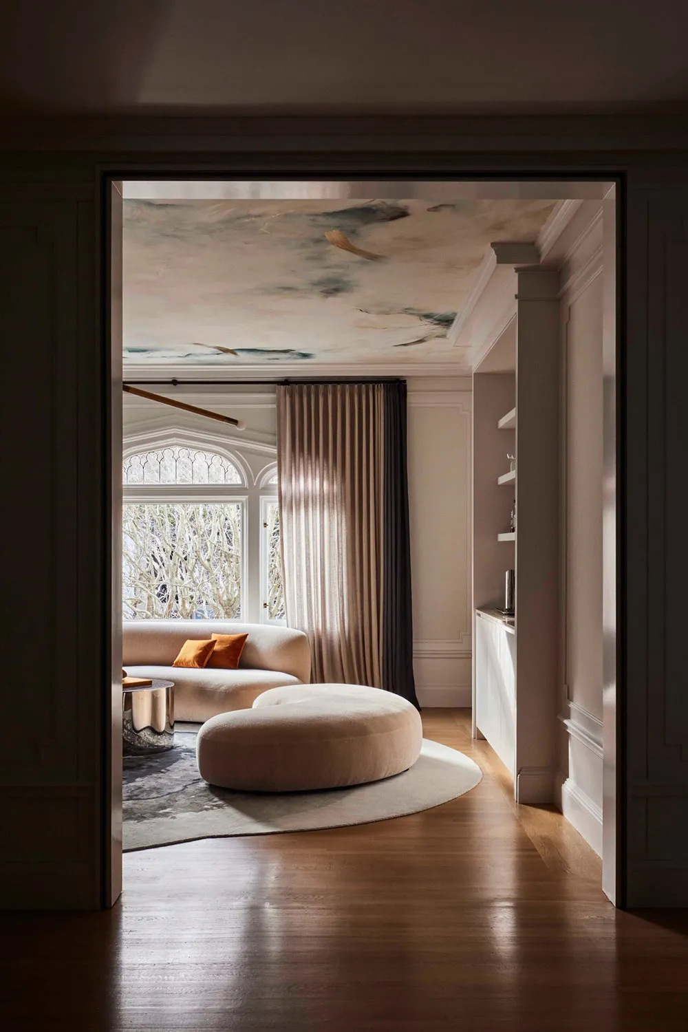 Paredes de techo y decoración elegante: casa adosada edwardiana en San Francisco - Gallery image 1