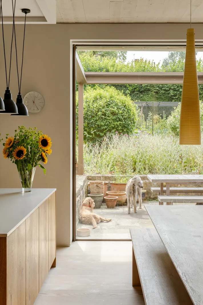 Modernes Holzhaus des Designers in Einklang mit der Natur - Gallery image 6