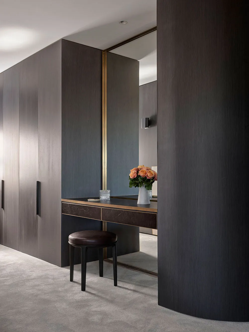 Fenêtre de plafond circulaire et cuisine en marbre : rénovation d'une maison des années 1930 à Sydney - Gallery image 15