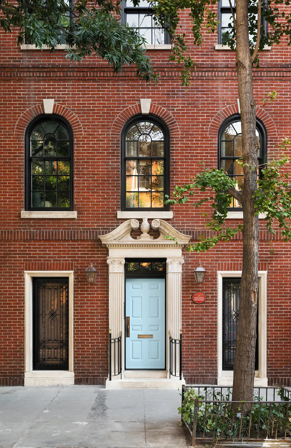 Arquitectura elegante, diseño elegante y magnífico patio trasero: townhouse en Nueva York - Gallery image 1