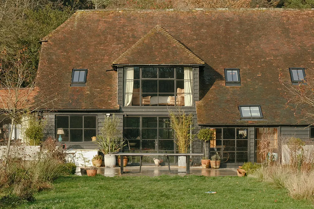 Jasne i ciepłe wnętrza byłego starego ambaru w Anglii - Gallery image 2