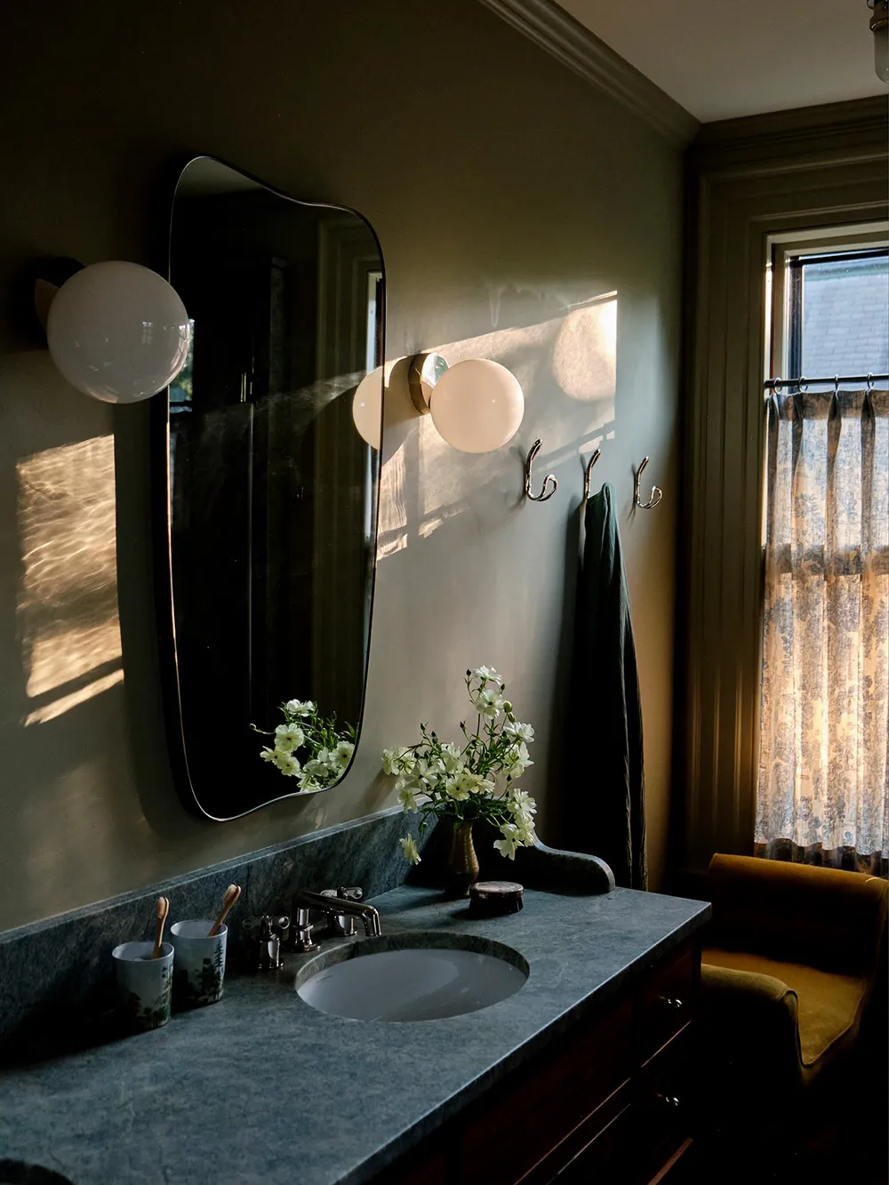 मजबूत लेकिन आरामदायक: मैसाचुसेट्स में एक विक्टोरियन शैली के घर का नवीनीकरण - Gallery image 19