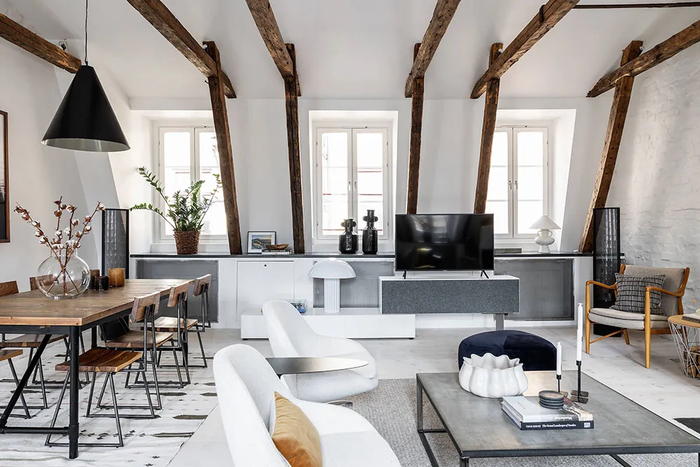 Эффектная мансарда с балками в Стокгольме - Gallery image 5