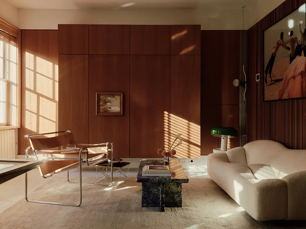 Miks stylów i słoneczny świat w wnętrzach niezwykłego taunhouse'a w Nowym Jorku - Gallery image 11