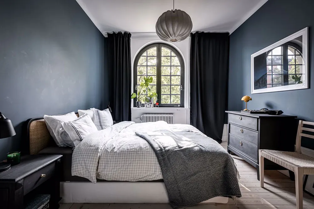 Estilos de contraste cromático en el diseño de un apartamento inusual en Suecia (73 m²) - Gallery image 14