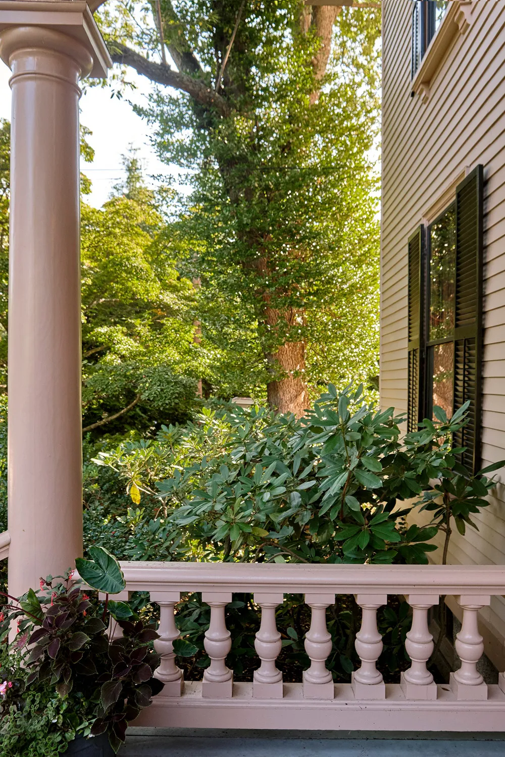 मजबूत लेकिन आरामदायक: मैसाचुसेट्स में एक विक्टोरियन शैली के घर का नवीनीकरण - Gallery image 25