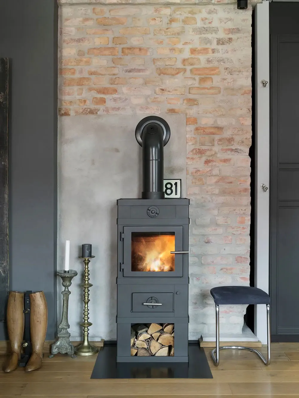 Темні відтінки та антикваріат: квартирка на даху в Гетеборзі - Gallery image 6