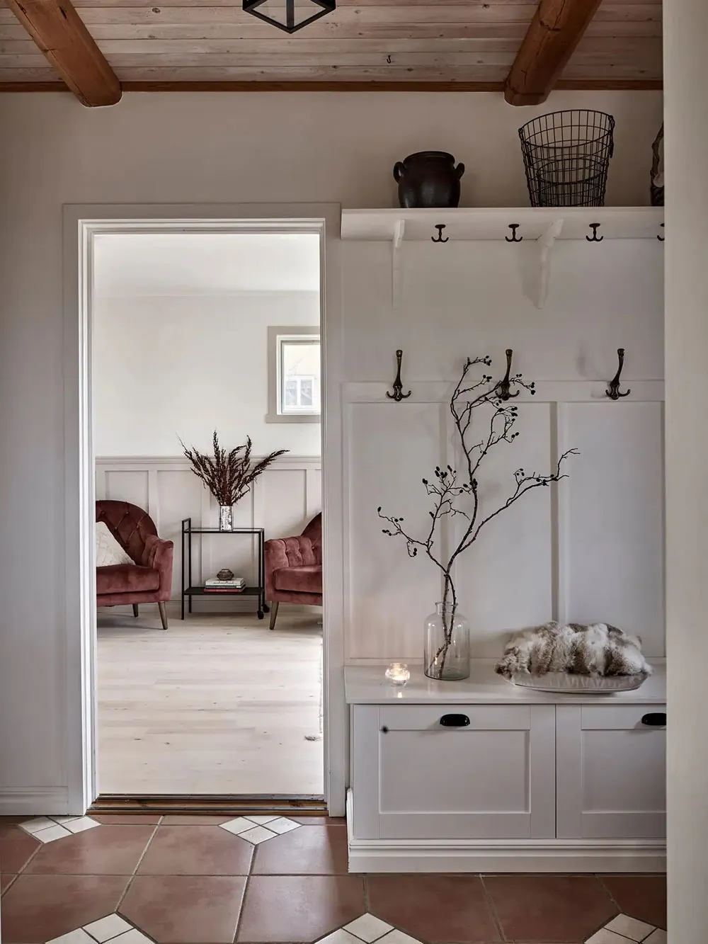 Нотки современной скандинавской элегантности в традиционной шведской даче - Gallery image 9