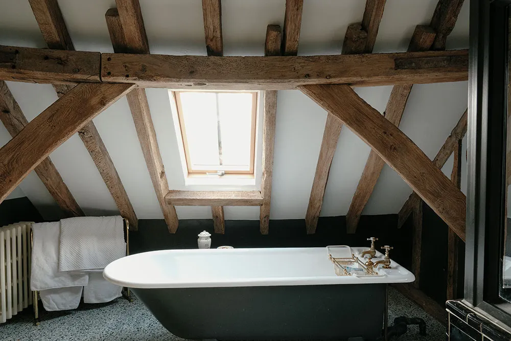 Jasne i ciepłe wnętrza byłego starego ambaru w Anglii - Gallery image 29