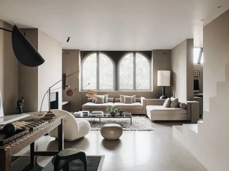 Naturalny minimalizm w designie mieszkania w domu na kanale w Amsterdamie - Gallery image 4