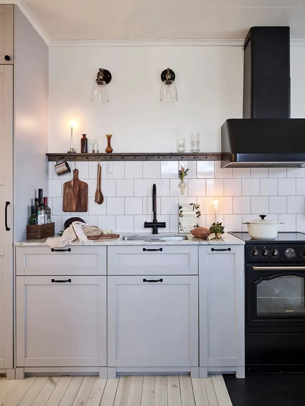 Нотки современной скандинавской элегантности в традиционной шведской даче - Gallery image 4