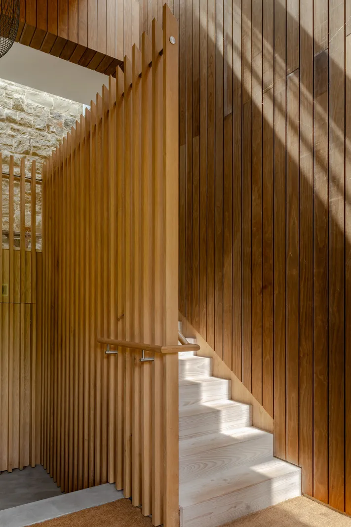 Modernes Holzhaus des Designers in Einklang mit der Natur - Gallery image 15