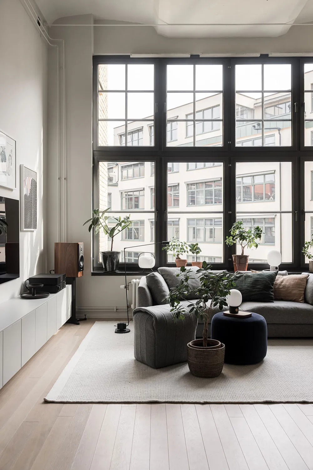 Scandinavian Loft with Stylish Decor and Mezzanine (67 sq. m) - Gallery image 1