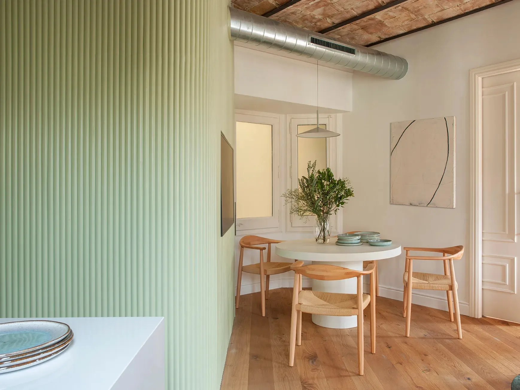Armaduras y distribución inusual: apartamento de un blogger en Barcelona - Gallery image 5