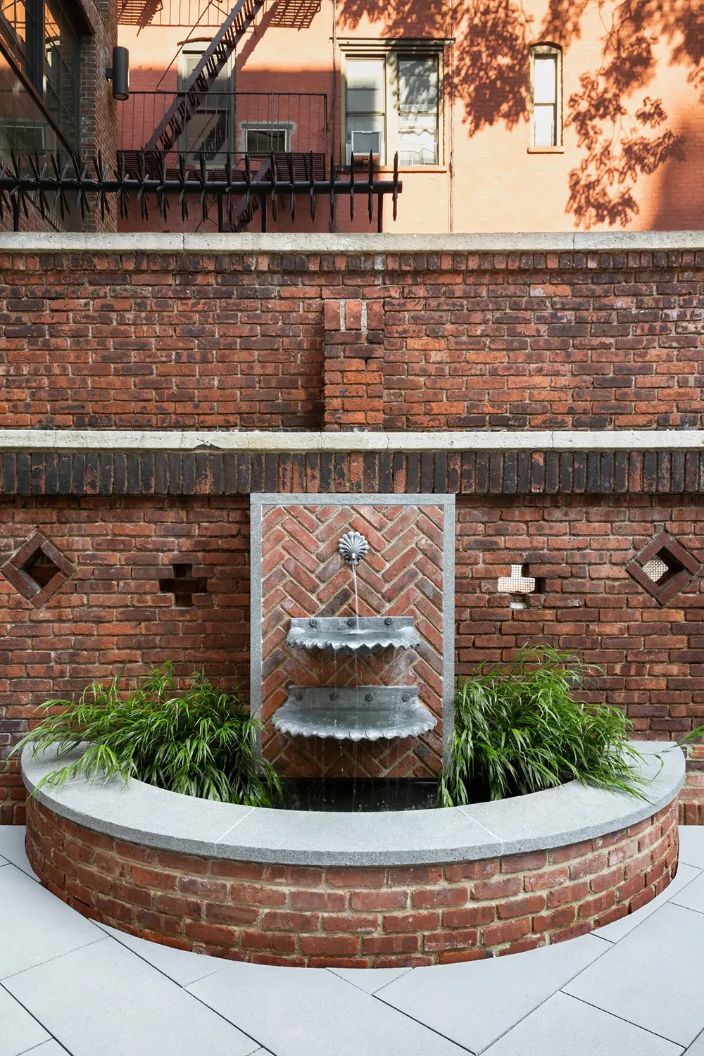 Arquitectura elegante, diseño elegante y magnífico patio trasero: townhouse en Nueva York - Gallery image 30